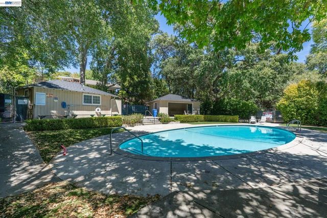 131 131 Montecito Crescent, Walnut Creek, CA 94597