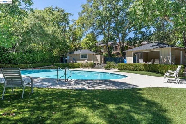 131 131 Montecito Crescent, Walnut Creek, CA 94597