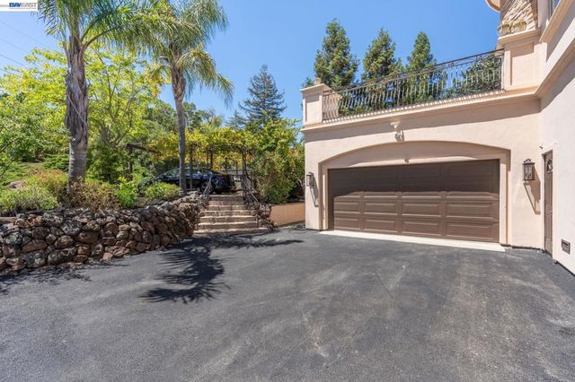 131 131 Montecito Crescent, Walnut Creek, CA 94597