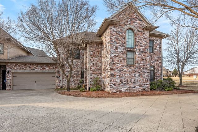 2616 S Everest Avenue, Rogers, AR 72758