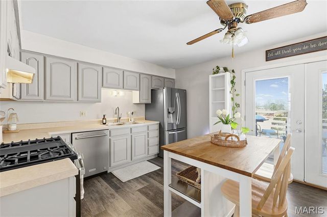 9 Ridgewood Drive, Hillsboro, MO 63050