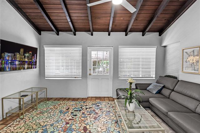 427 NE 107th St 1, Miami, FL 33161