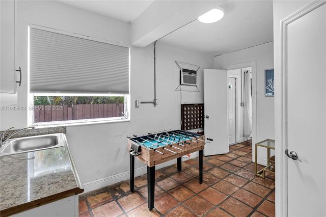 427 NE 107th St 1, Miami, FL 33161