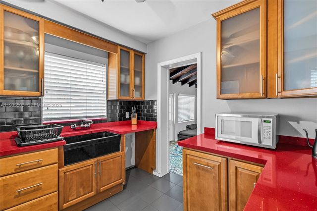 427 NE 107th St 1, Miami, FL 33161