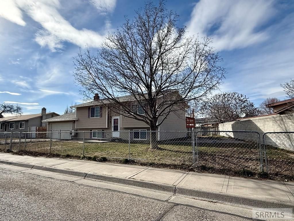 Image 3 of property listing at 155 Hummingbird Lane, Shelley, ID 83274