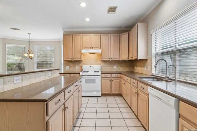 6318 Jade Gln, San Antonio, TX 78249