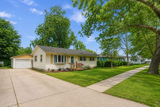 8112 7th Street W, Rock Island, IL 61201