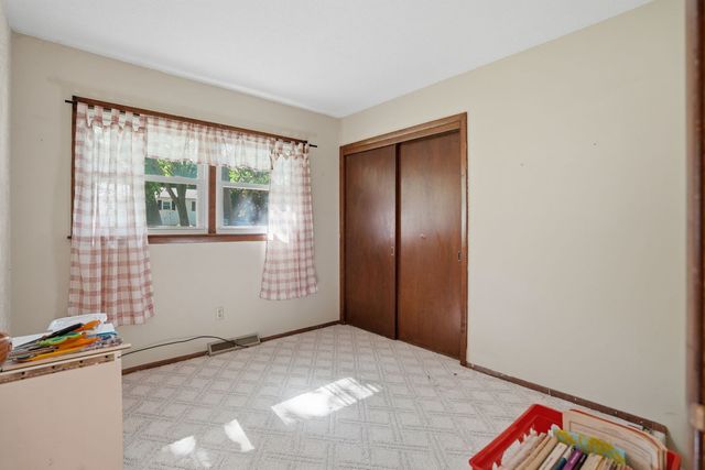 8112 7th Street W, Rock Island, IL 61201