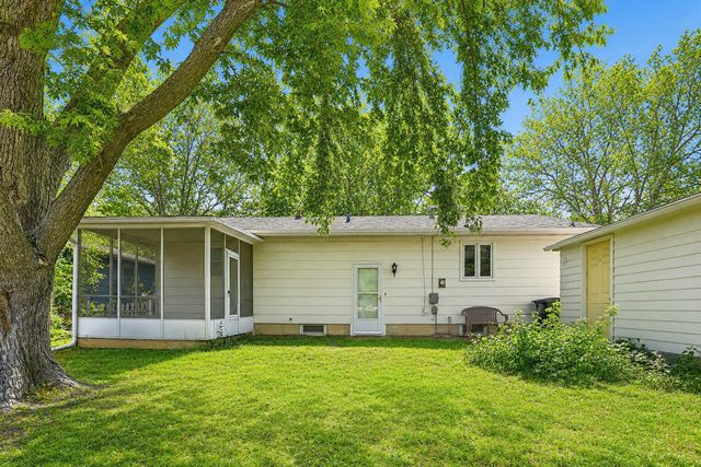 8112 7th Street W, Rock Island, IL 61201