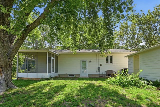 8112 7th Street W, Rock Island, IL 61201