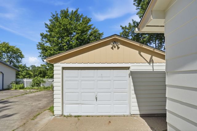 8112 7th Street W, Rock Island, IL 61201