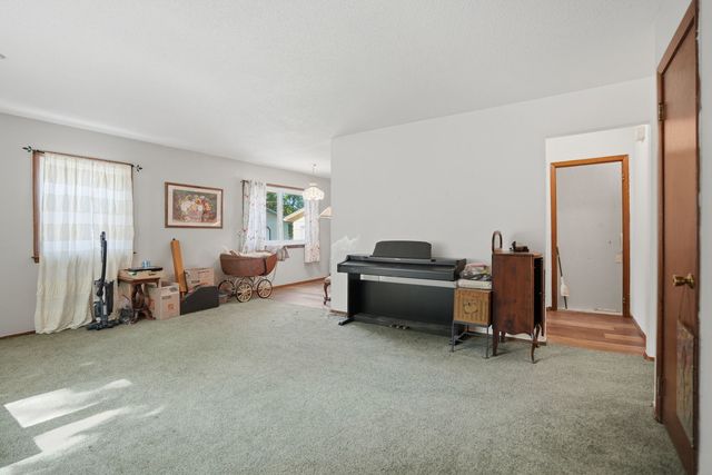 8112 7th Street W, Rock Island, IL 61201