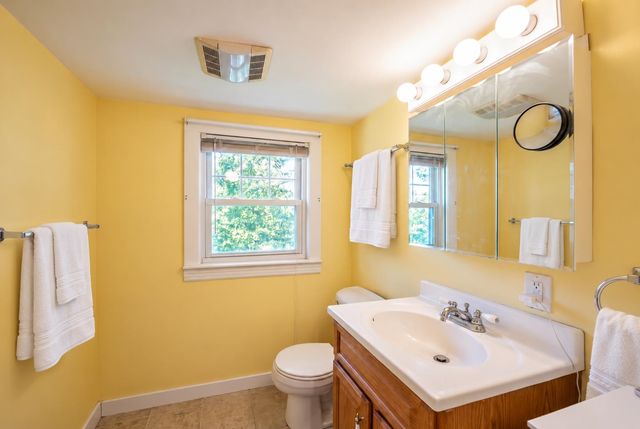 12 Nutting Street, Nashua, NH 03064