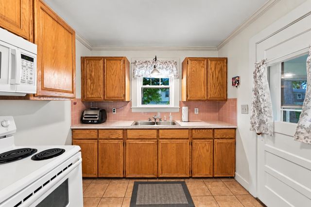12 Nutting Street, Nashua, NH 03064