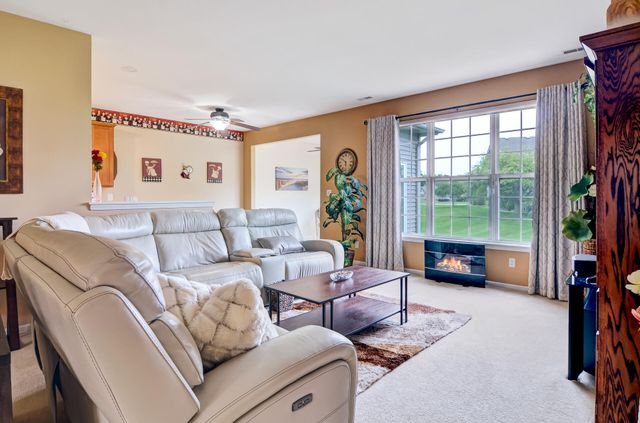 821 Grand Haven Way, Schererville, IN 46375