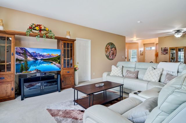 821 Grand Haven Way, Schererville, IN 46375