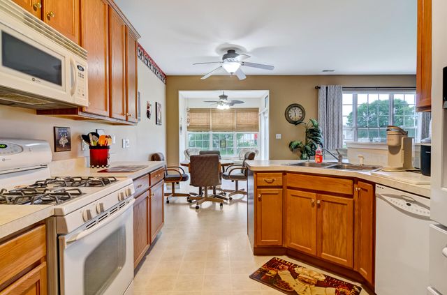 821 Grand Haven Way, Schererville, IN 46375