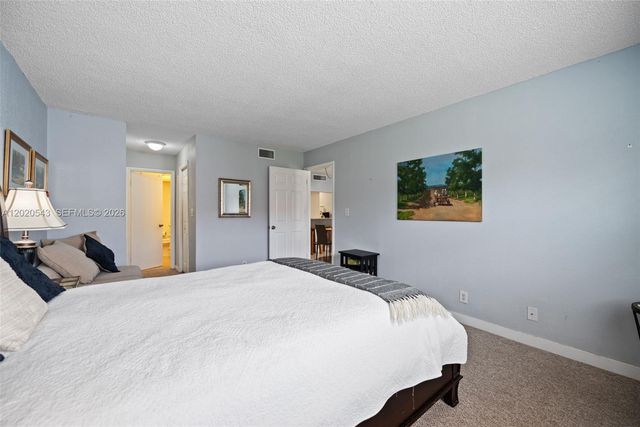 200 Lakeview Dr 113, Weston, FL 33326