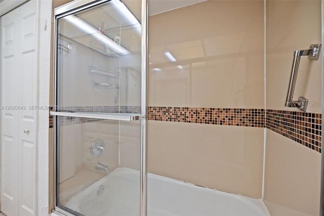 200 Lakeview Dr 113, Weston, FL 33326