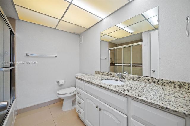 200 Lakeview Dr 113, Weston, FL 33326