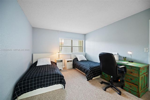 200 Lakeview Dr 113, Weston, FL 33326