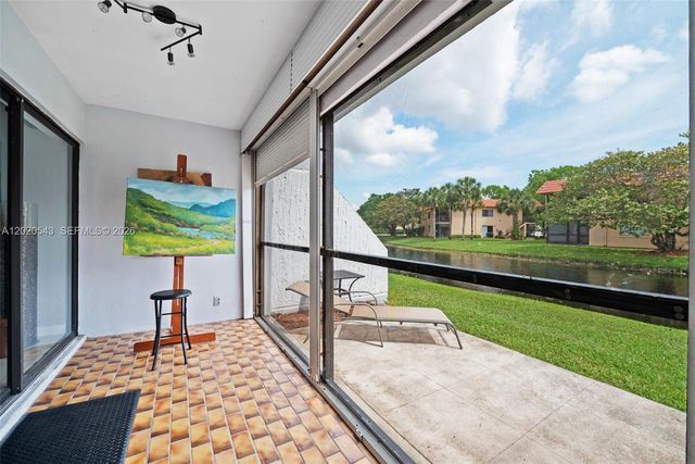 200 Lakeview Dr 113, Weston, FL 33326