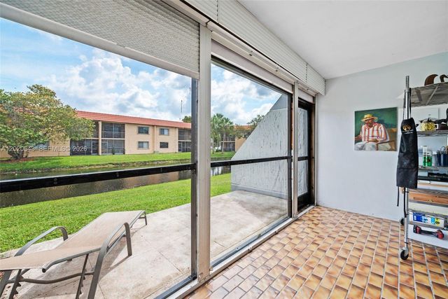200 Lakeview Dr 113, Weston, FL 33326