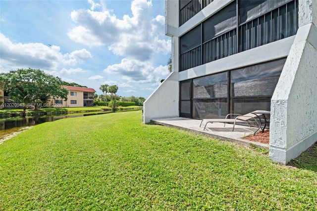 200 Lakeview Dr 113, Weston, FL 33326