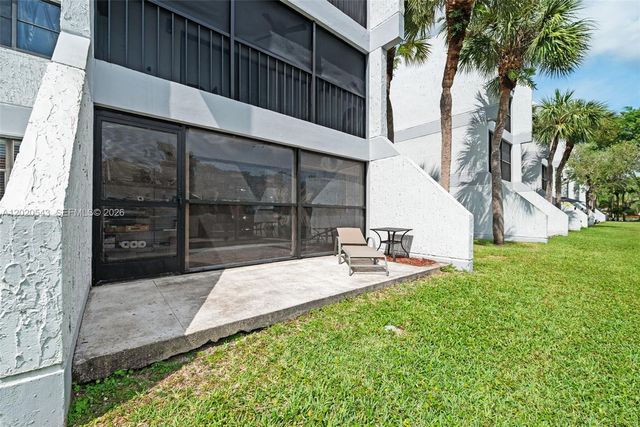 200 Lakeview Dr 113, Weston, FL 33326