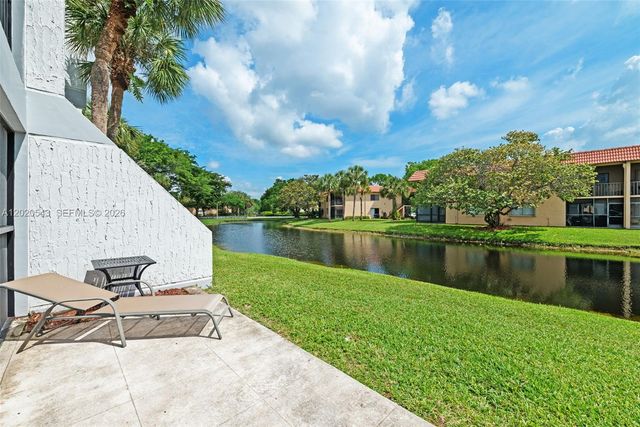 200 Lakeview Dr 113, Weston, FL 33326