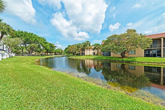 200 Lakeview Dr 113, Weston, FL 33326