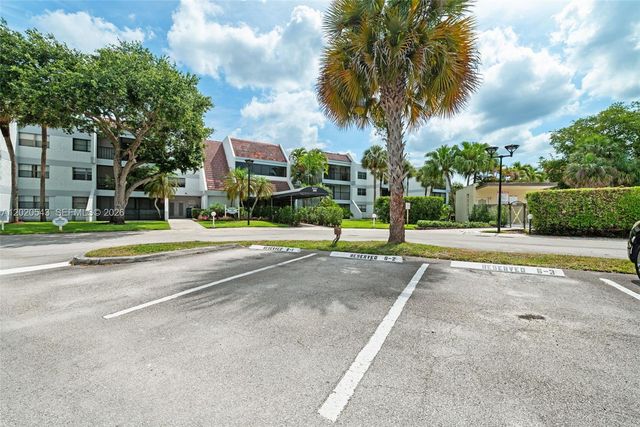 200 Lakeview Dr 113, Weston, FL 33326