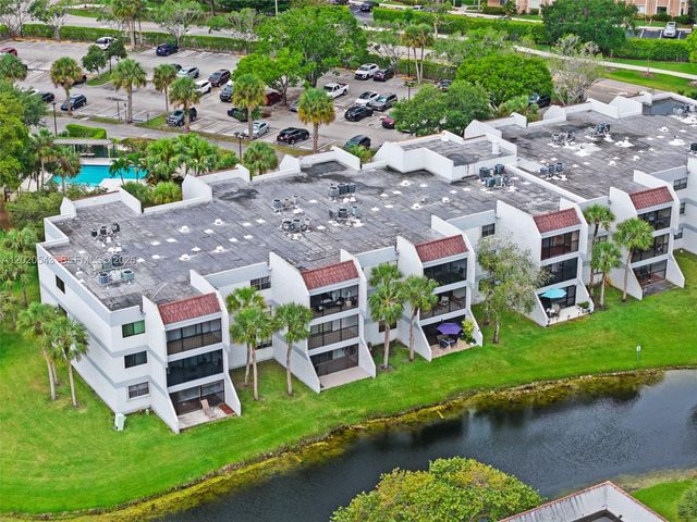 200 Lakeview Dr 113, Weston, FL 33326
