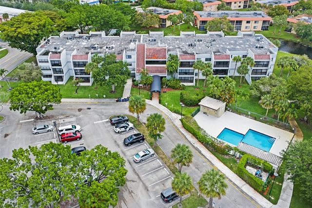 200 Lakeview Dr 113, Weston, FL 33326