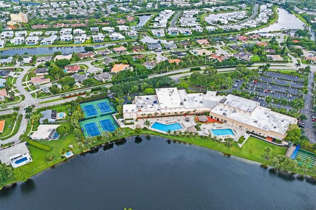 200 Lakeview Dr 113, Weston, FL 33326