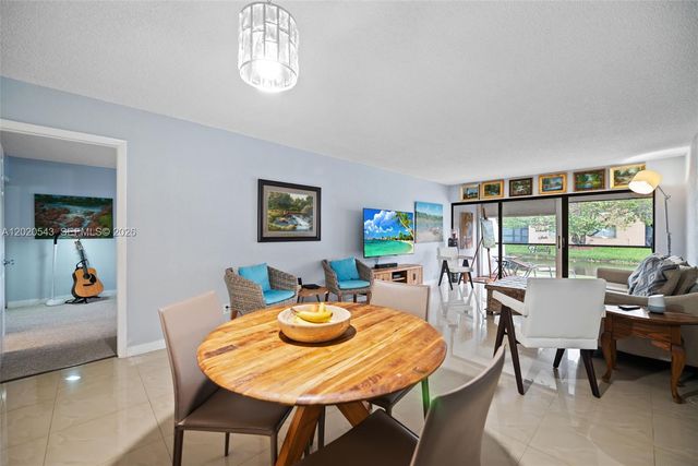 200 Lakeview Dr 113, Weston, FL 33326