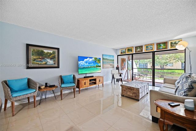 200 Lakeview Dr 113, Weston, FL 33326