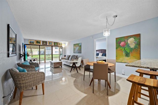 200 Lakeview Dr 113, Weston, FL 33326