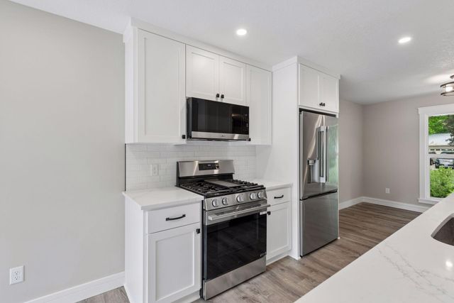 11689 99th Avenue N, Maple Grove, MN 55369