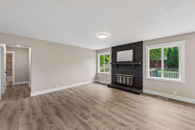 11689 99th Avenue N, Maple Grove, MN 55369