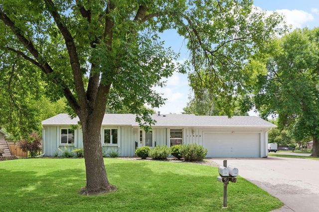 11689 99th Avenue N, Maple Grove, MN 55369