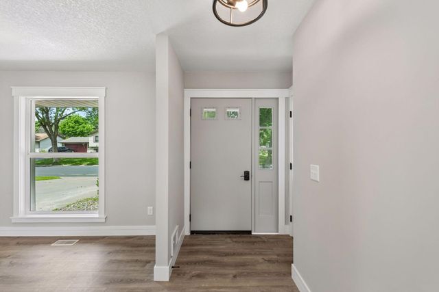 11689 99th Avenue N, Maple Grove, MN 55369
