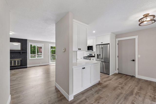 11689 99th Avenue N, Maple Grove, MN 55369