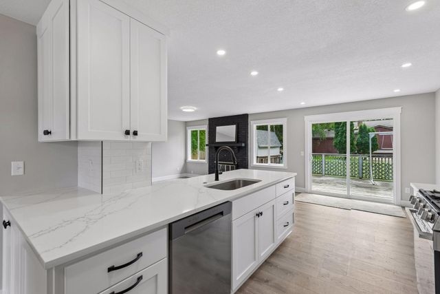 11689 99th Avenue N, Maple Grove, MN 55369