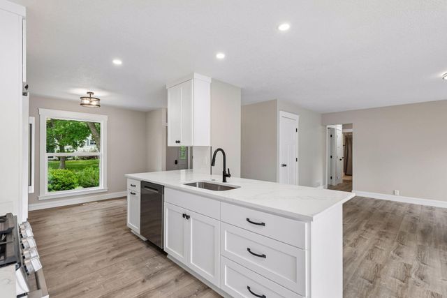 11689 99th Avenue N, Maple Grove, MN 55369