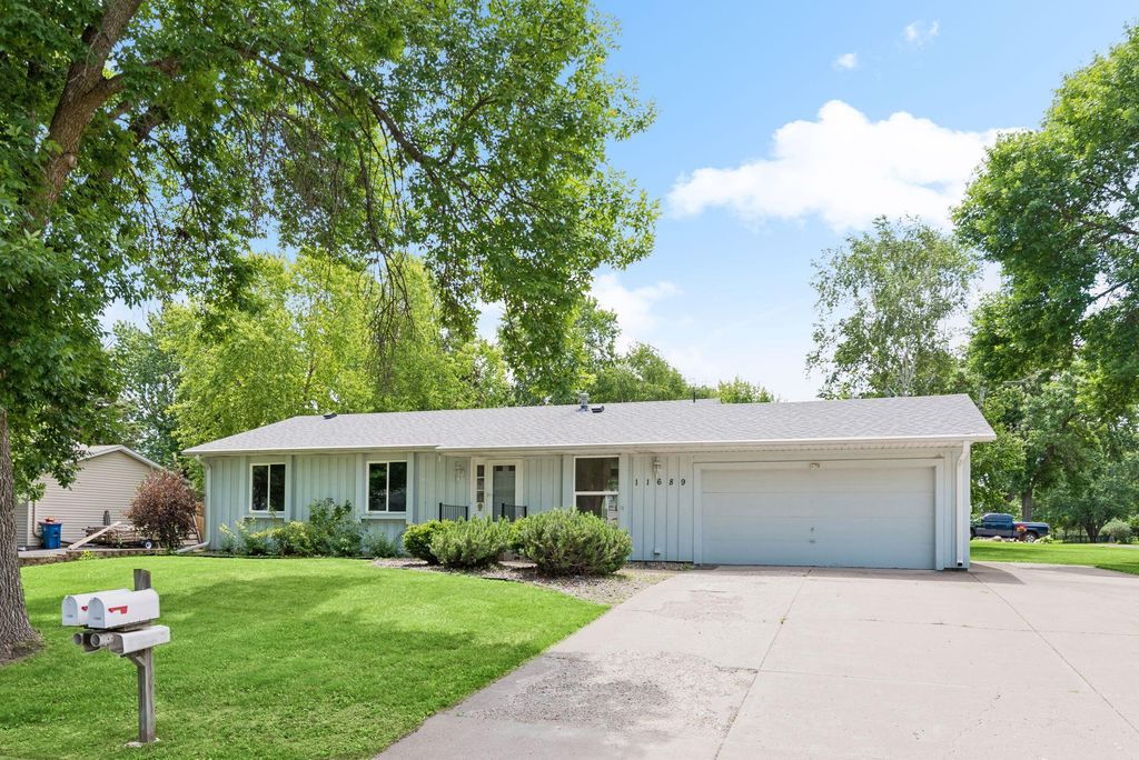 11689 99th Avenue N, Maple Grove, MN 55369