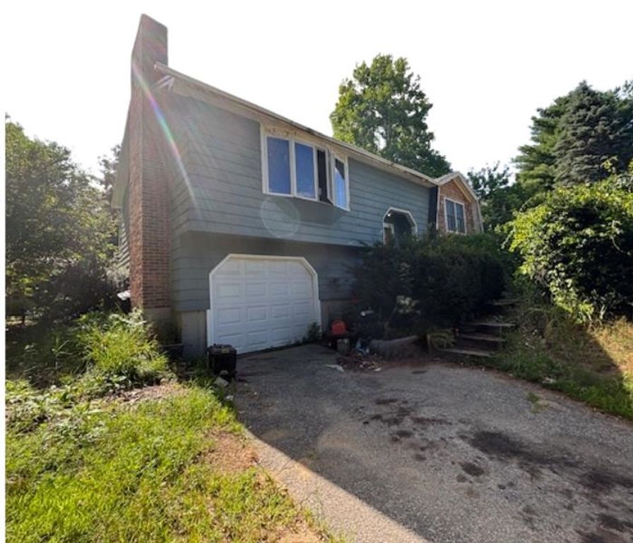 60 N High Street, Derry, NH 03038