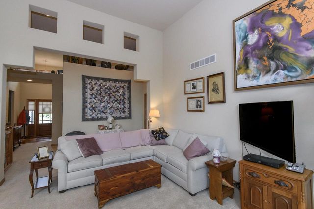 1207 Woodland Hills DRIVE, Waukesha, WI 53188