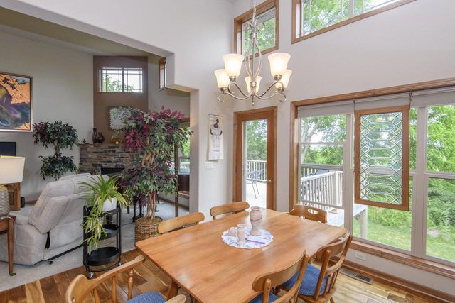 1207 Woodland Hills DRIVE, Waukesha, WI 53188
