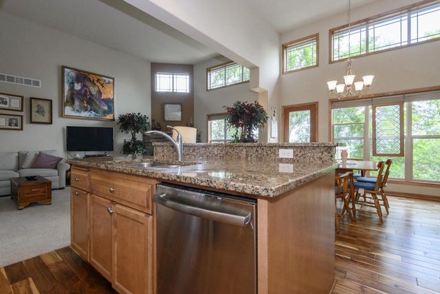 1207 Woodland Hills DRIVE, Waukesha, WI 53188